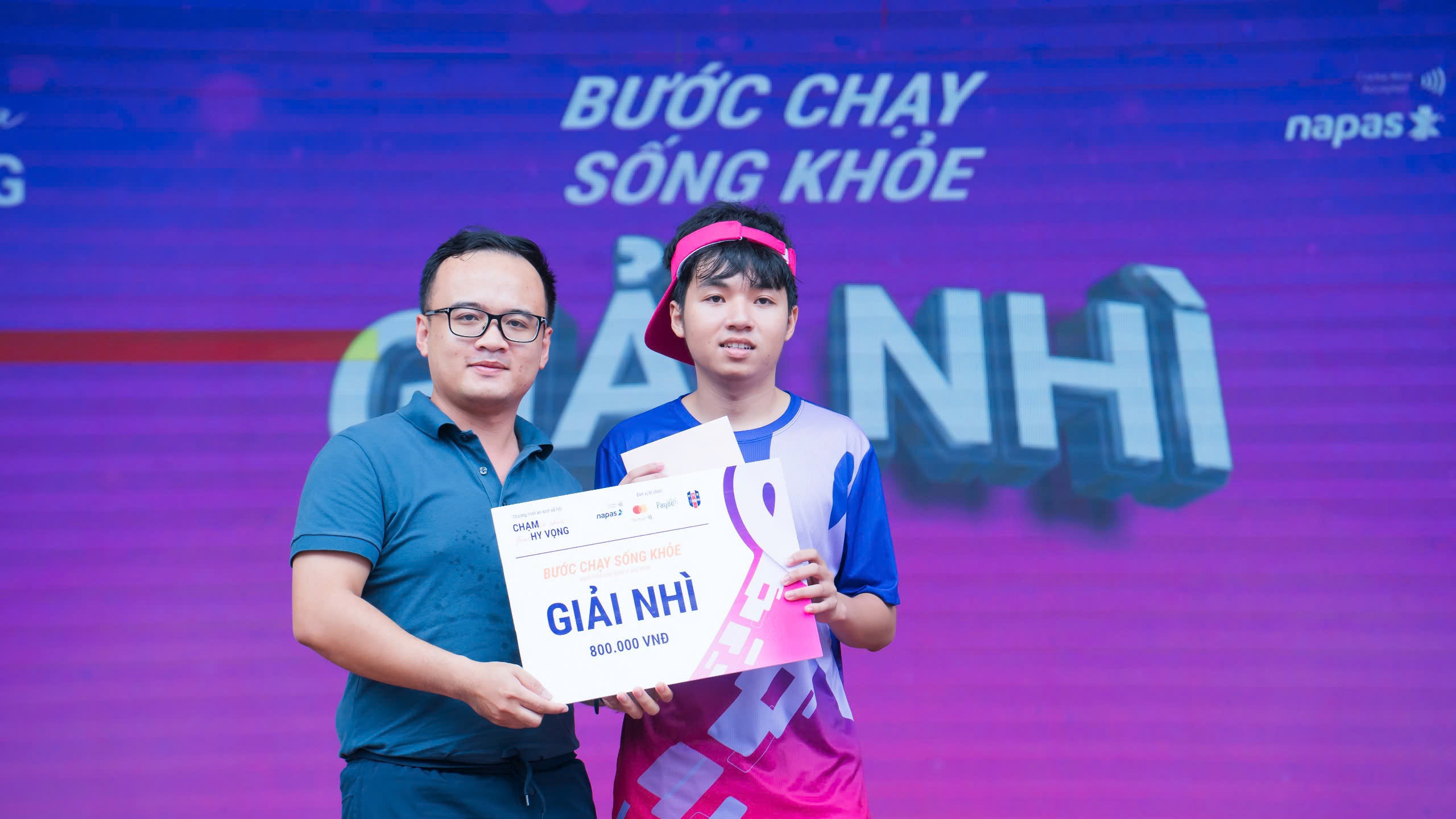 Trao giai cho cac VDV top dau trong Buoc Chay Song Khoe6.jpg